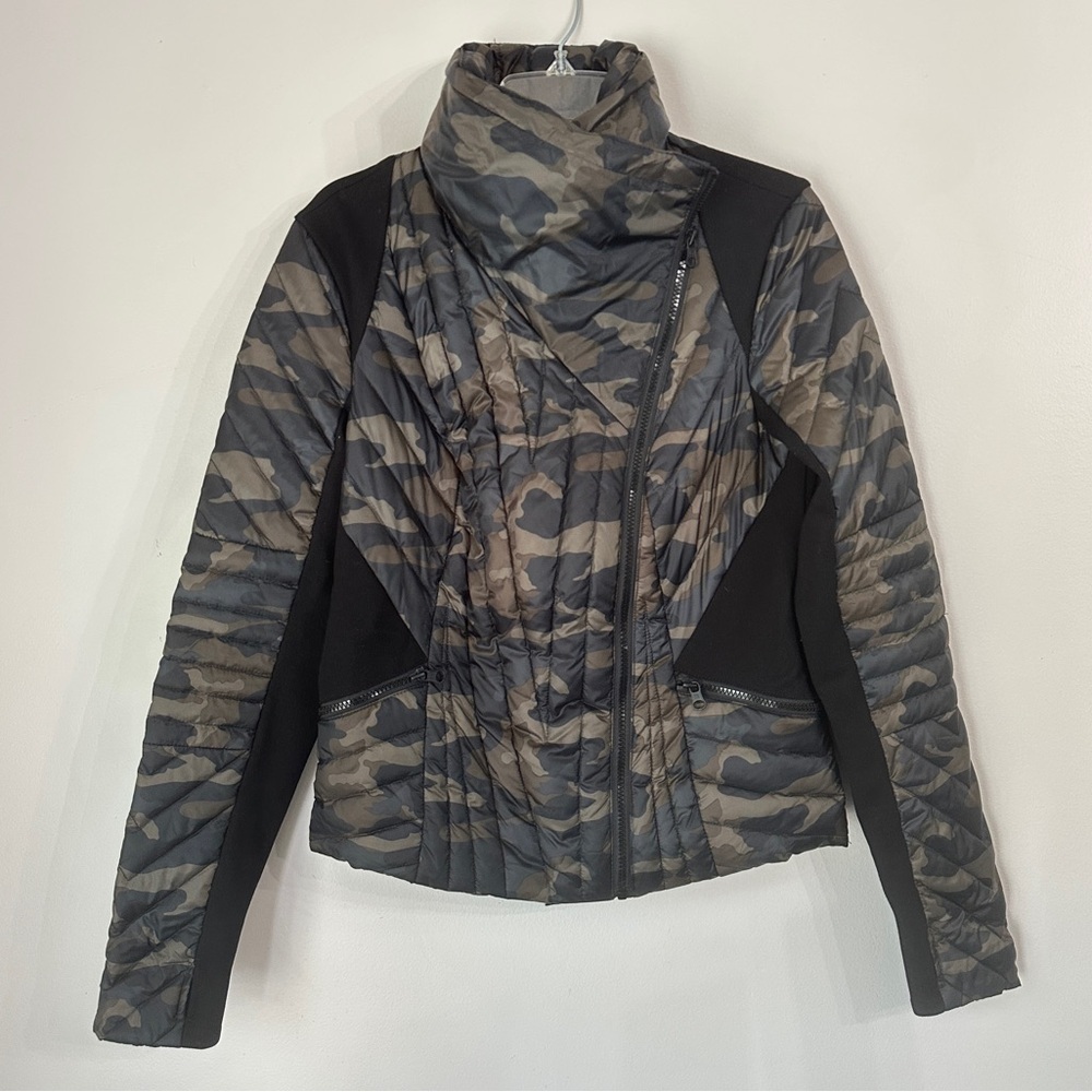 Blanc Noir Motion Panel Puffer Jacket Down /Feather Filled Camo size medium